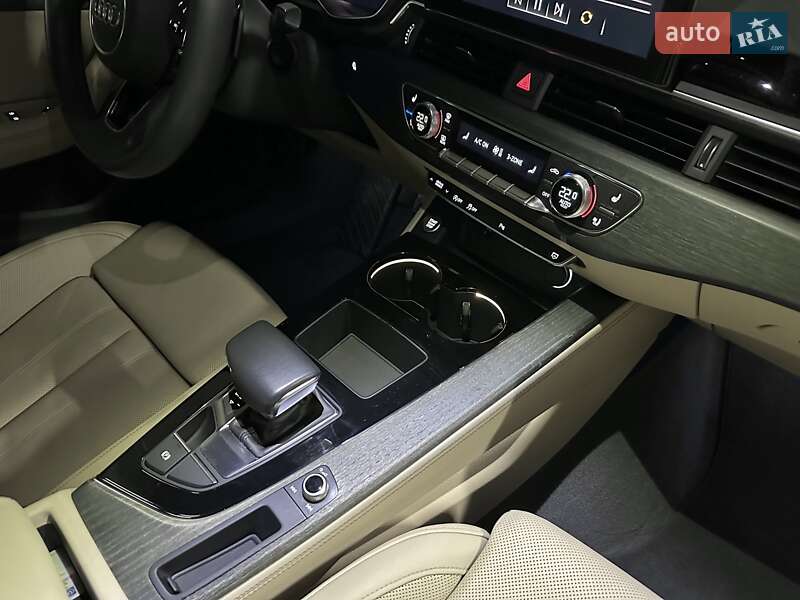 Седан Audi A4 2020 в Дніпрі