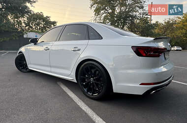Седан Audi A4 2019 в 