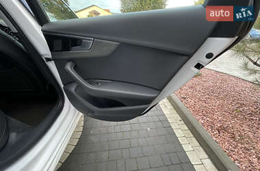 Седан Audi A4 2021 в 