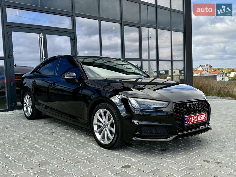 Седан Audi A4 2019 в 