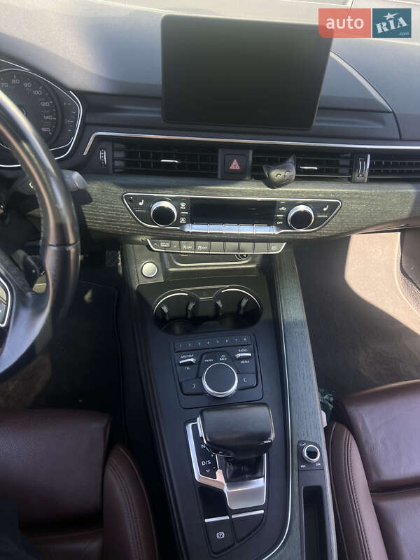 Седан Audi A4 2017 в Хмельницком
