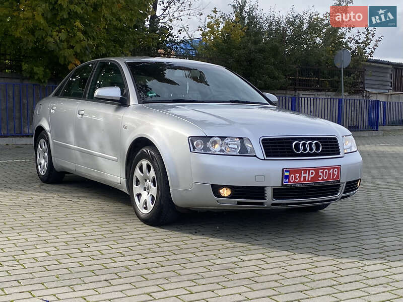 Седан Audi A4 2004 в 