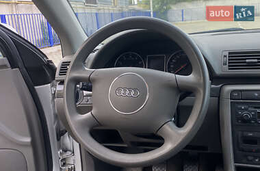 Седан Audi A4 2004 в 