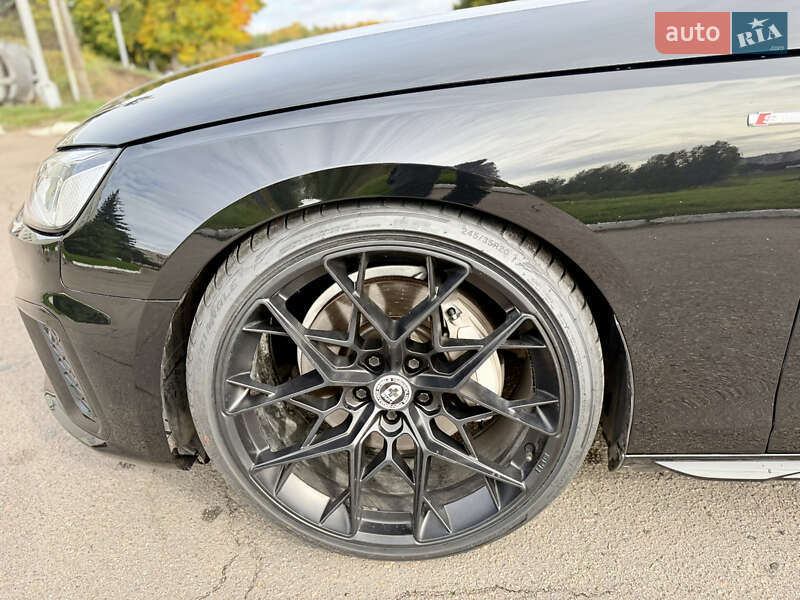 Седан Audi A4 2020 в Ровно
