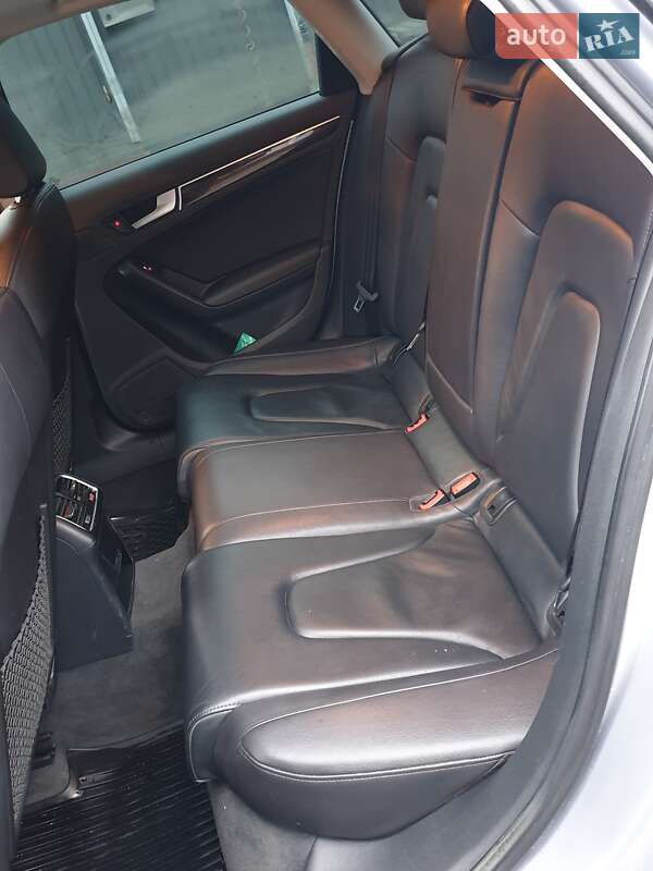 Седан Audi A4 2014 в Львове