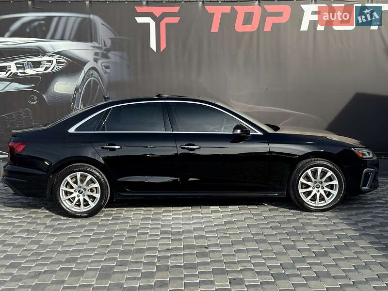 Седан Audi A4 2022 в Львове