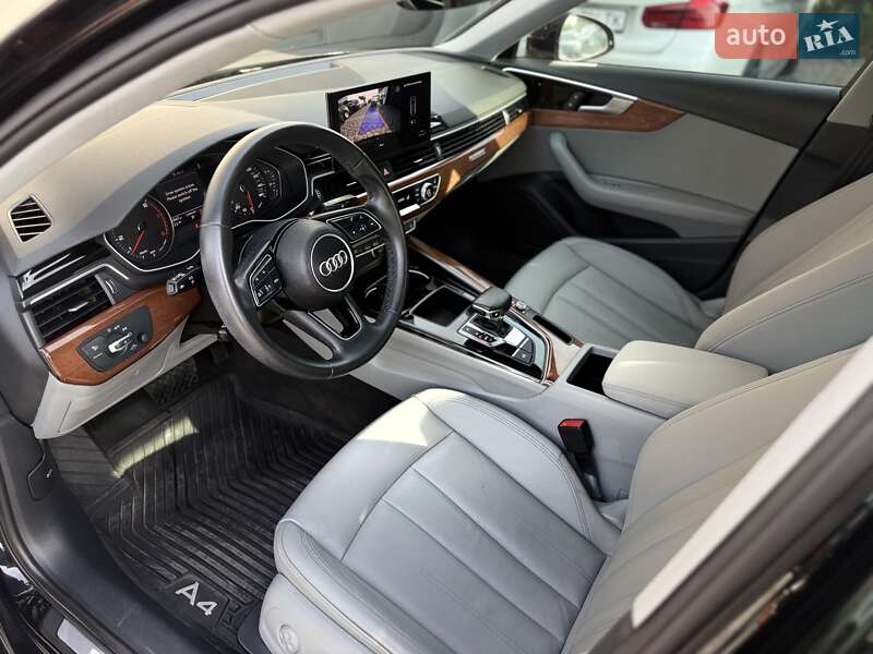 Седан Audi A4 2022 в Львове