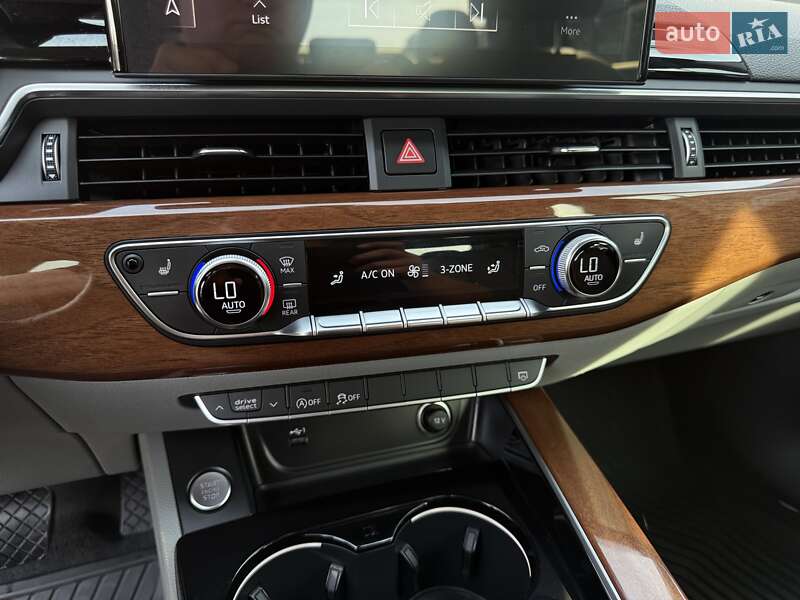 Седан Audi A4 2022 в Львове