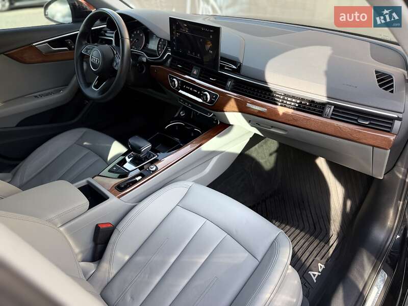 Седан Audi A4 2022 в Львове