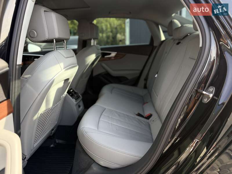 Седан Audi A4 2022 в Львове