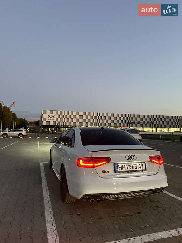 Седан Audi A4 2015 в Одессе