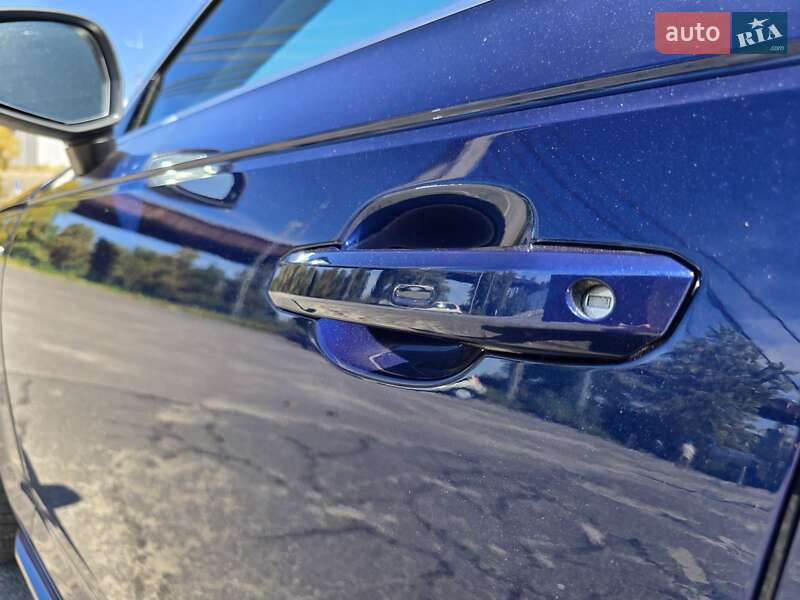 Седан Audi A4 2017 в Киеве