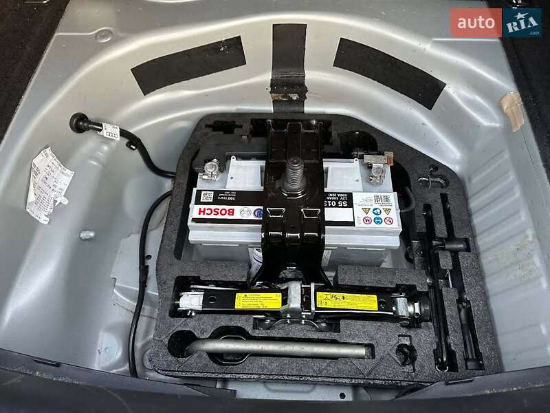 Седан Audi A4 2013 в Львові