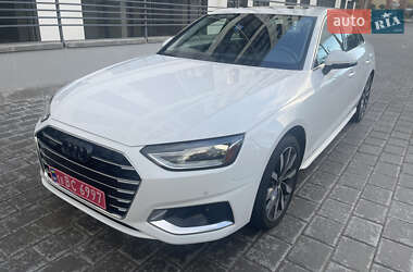 Седан Audi A4 2021 в 