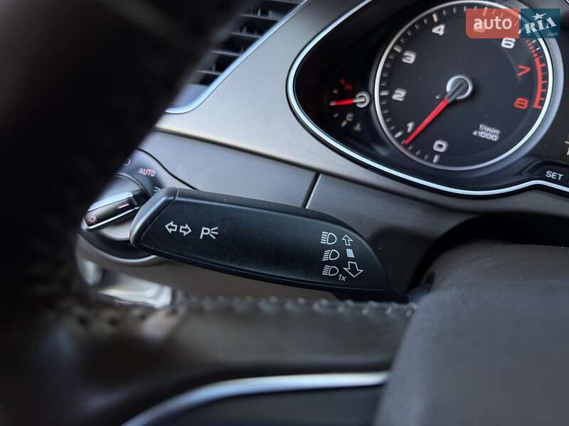 Седан Audi A4 2014 в Львові