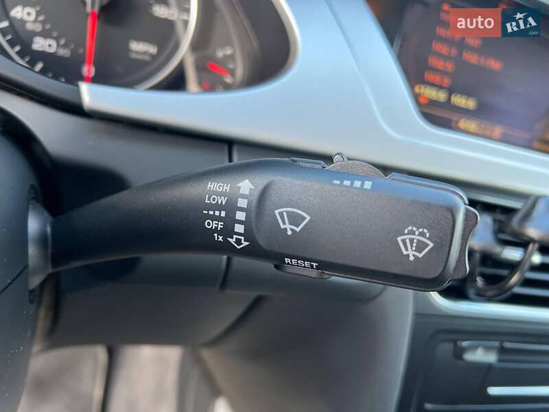 Седан Audi A4 2010 в Львове