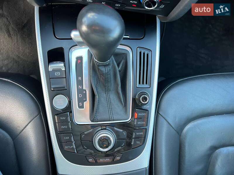 Седан Audi A4 2010 в Львове