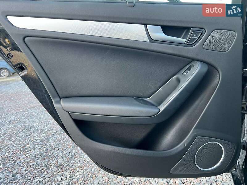 Седан Audi A4 2010 в Львове