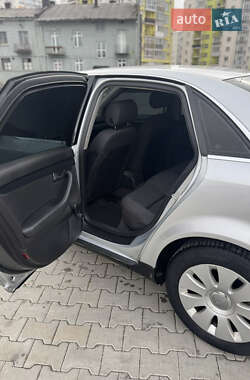 Седан Audi A4 2004 в 