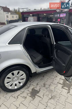 Седан Audi A4 2004 в 
