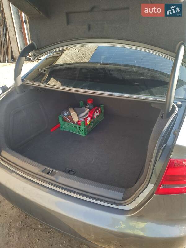 Седан Audi A4 2011 в Львові