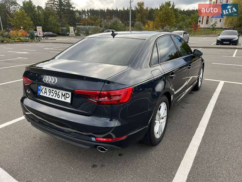 Седан Audi A4 2016 в Киеве