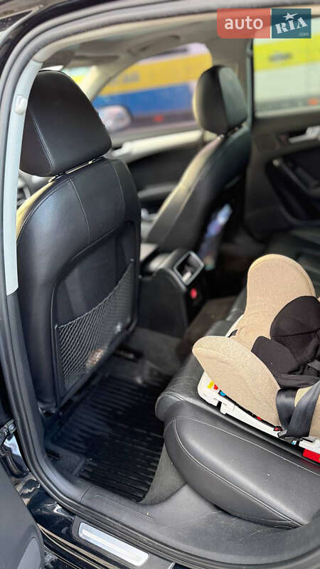 Седан Audi A4 2011 в Львове