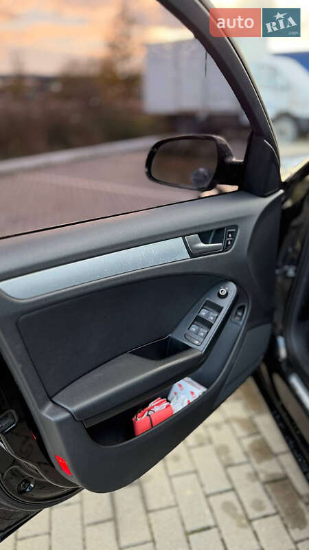 Седан Audi A4 2011 в Львове