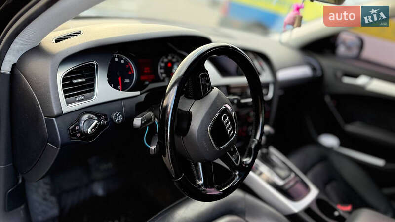 Седан Audi A4 2011 в Львове