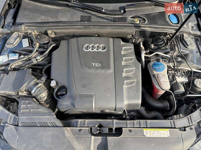 Седан Audi A4 2012 в Львові