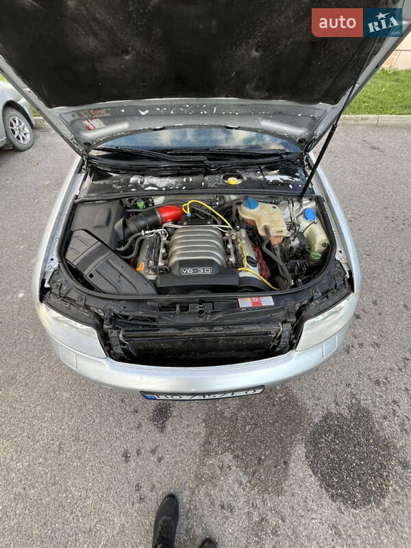 Седан Audi A4 2001 в  фото Седан Audi A4 2001 в