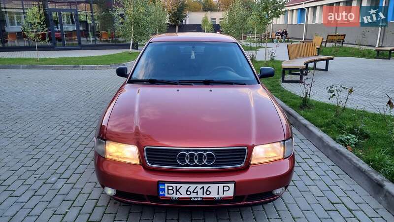 Седан Audi A4 1996 в Луцке