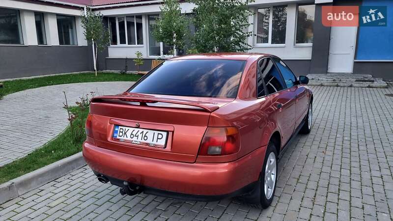 Седан Audi A4 1996 в Луцке