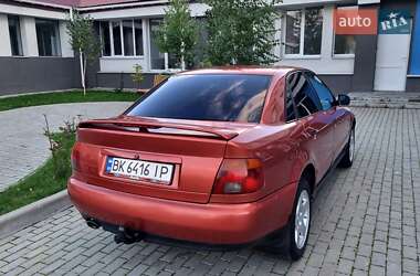 Седан Audi A4 1996 в 