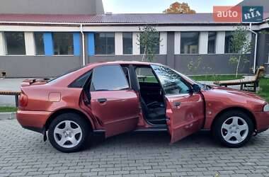 Седан Audi A4 1996 в 