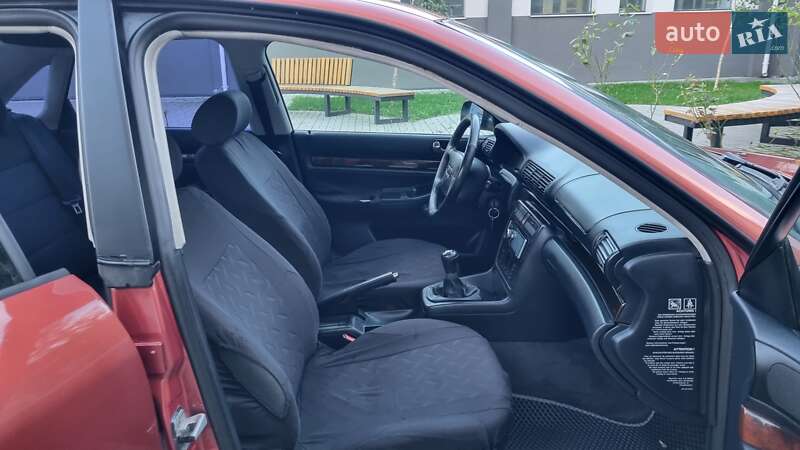 Седан Audi A4 1996 в Луцке