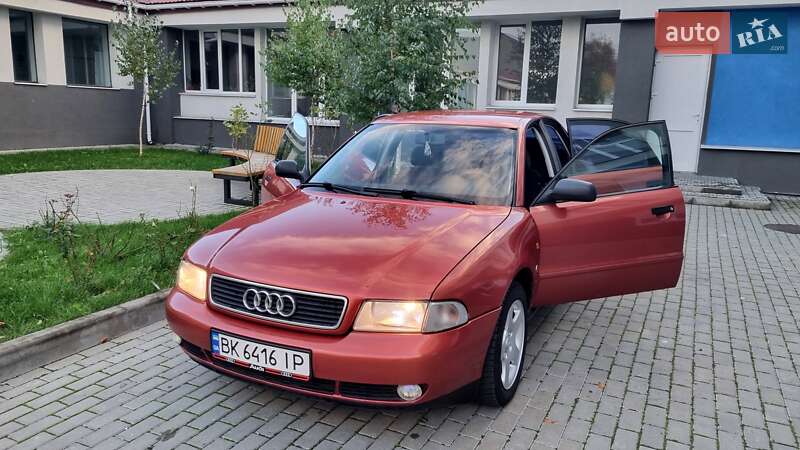 Седан Audi A4 1996 в Луцке