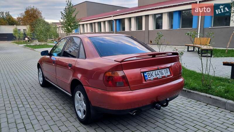 Седан Audi A4 1996 в Луцке