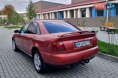 Седан Audi A4 1996 в 