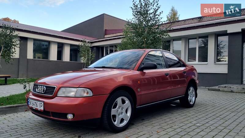 Седан Audi A4 1996 в Луцке