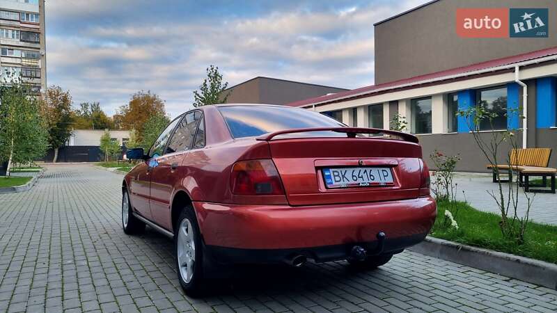 Седан Audi A4 1996 в Луцке