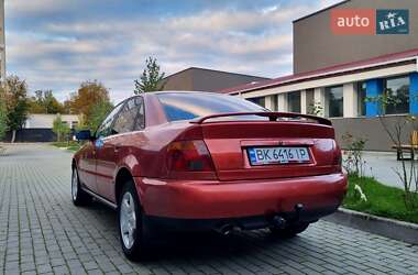 Седан Audi A4 1996 в 