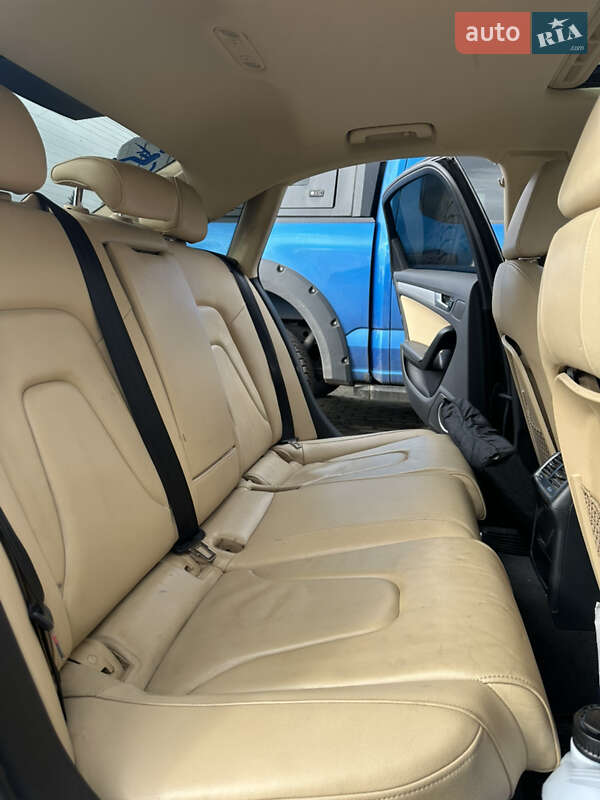 Седан Audi A4 2015 в Турці