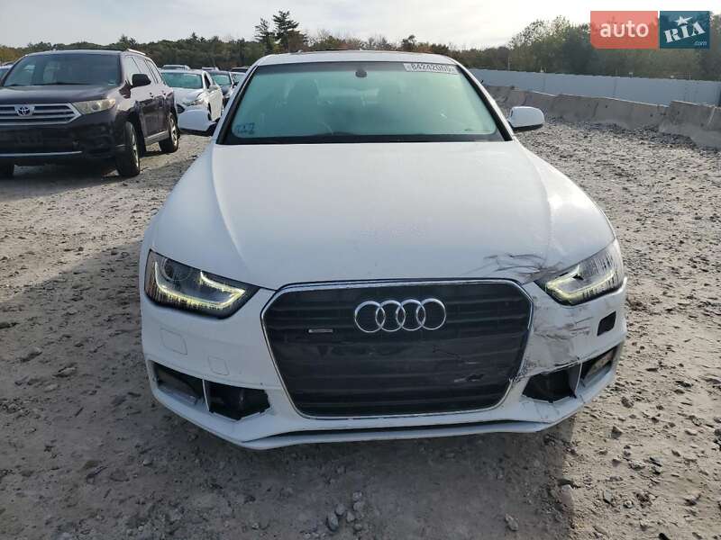 Седан Audi A4 2015 в Львові