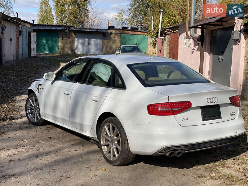 Седан Audi A4 2015 в Киеве