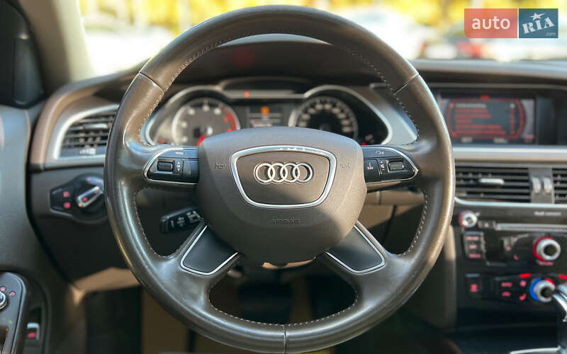 Седан Audi A4 2012 в Львове