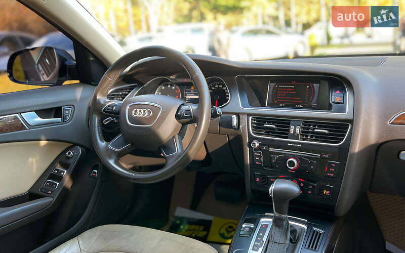 Седан Audi A4 2012 в Львове