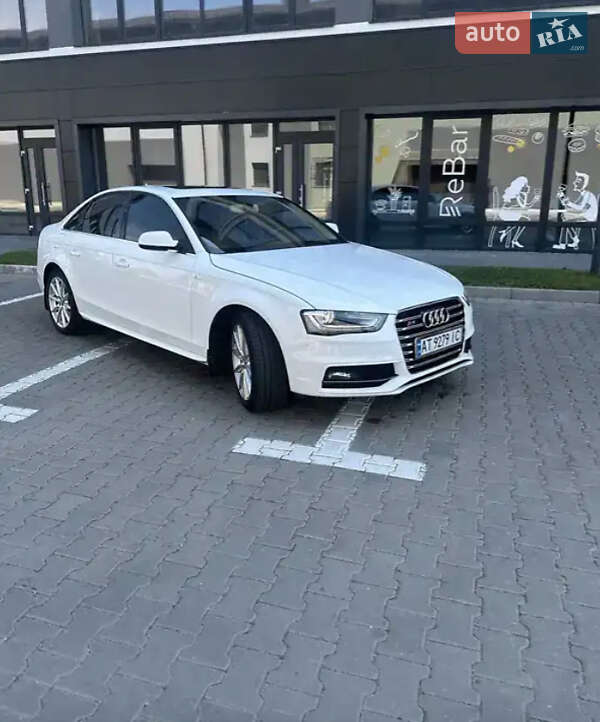 Седан Audi A4 2015 в Львове