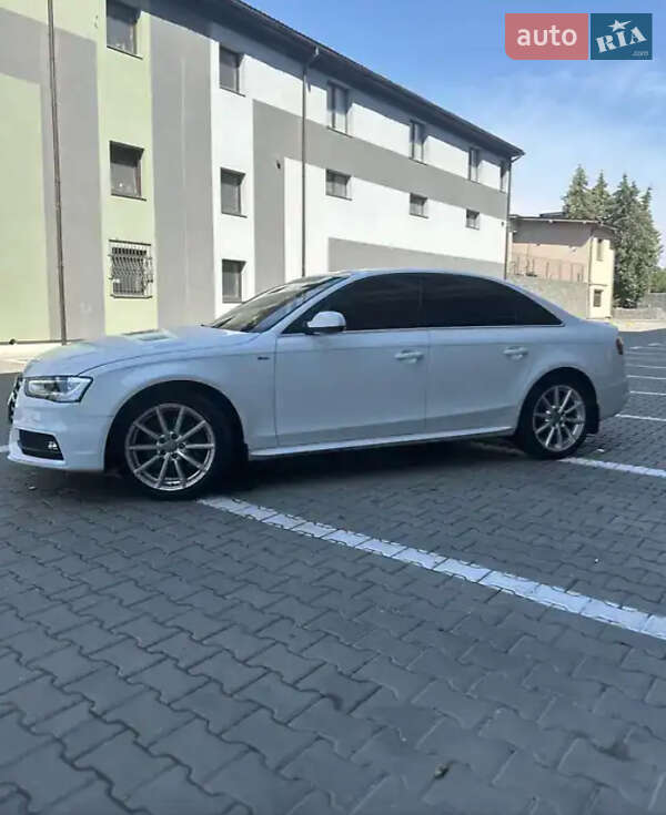 Седан Audi A4 2015 в Львове