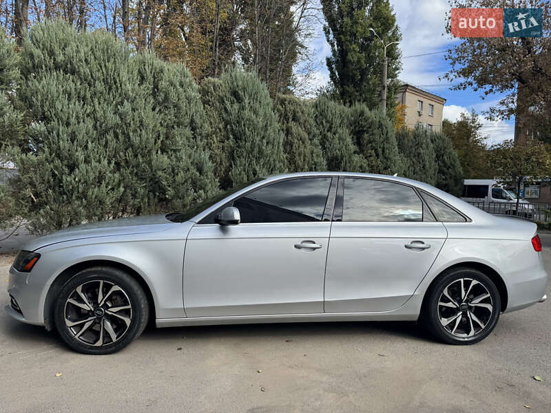 Седан Audi A4 2012 в Дніпрі